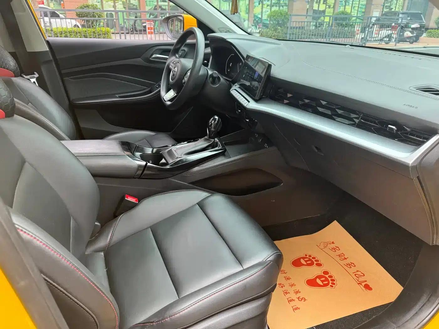 MG5 2022 180DVVT CVT Youth Luxury Edition — миниатюра 16