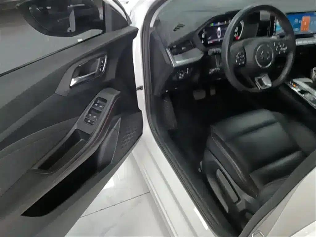 MG5 2022 300TGI DCT Trendy Luxury Edition — миниатюра 16