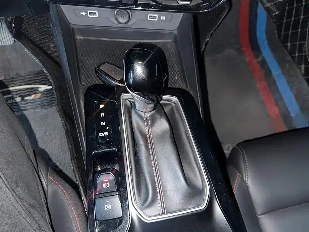 MG5 2023 180DVVT CVT Luxury Edition — миниатюра 8