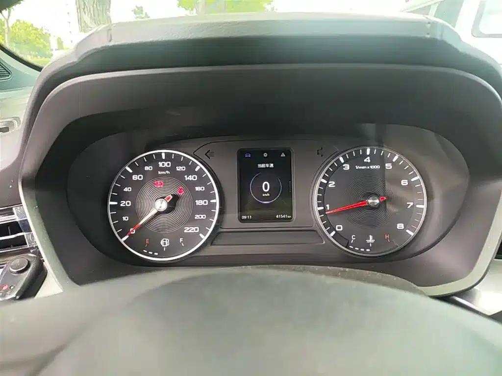 MG5 2022 180DVVT Manual Youth Luxury Edition — миниатюра 12