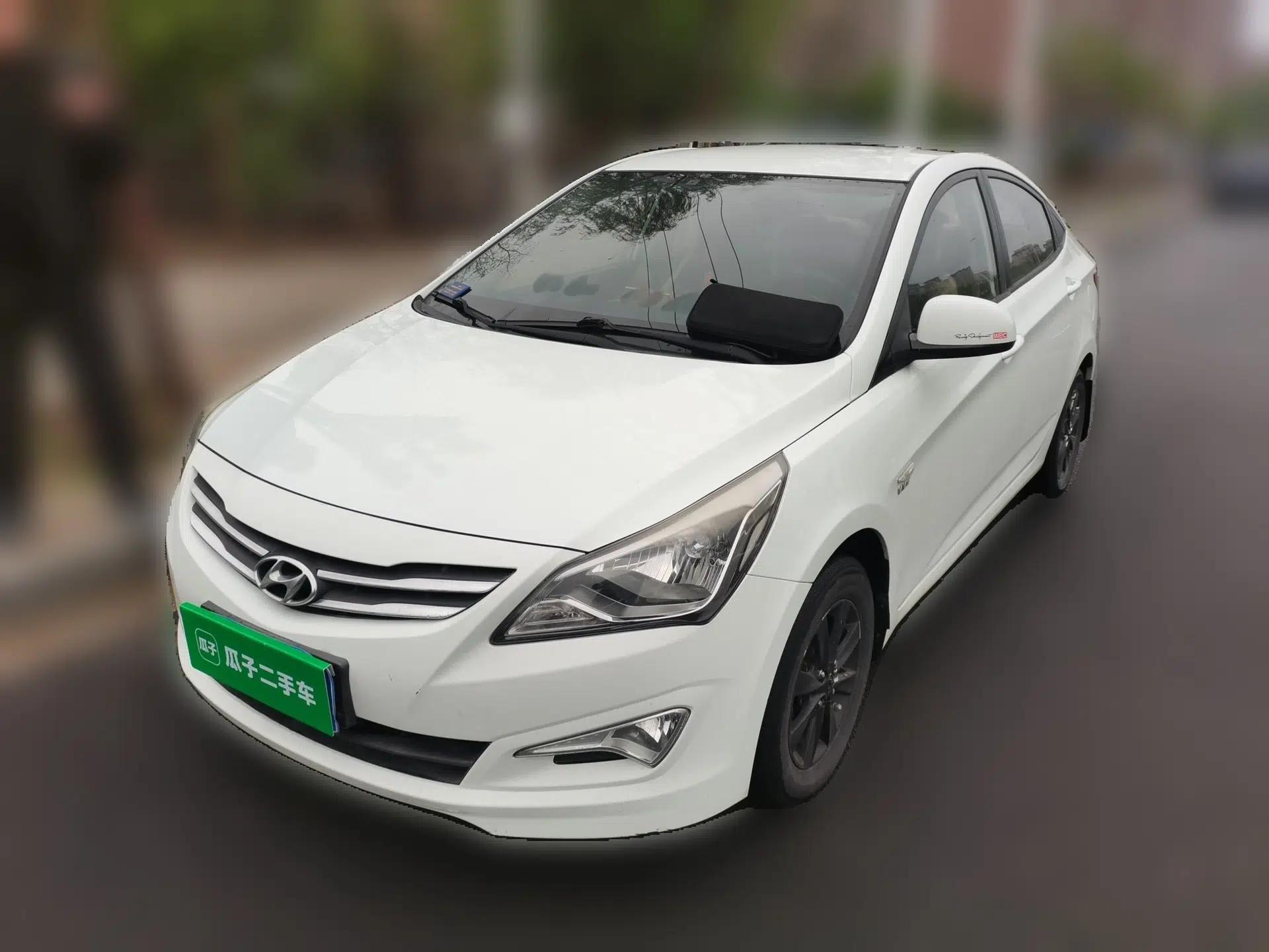 Hyundai Verna (older generation) 2014 1.4L Manual Smart GLS Trim — миниатюра 1
