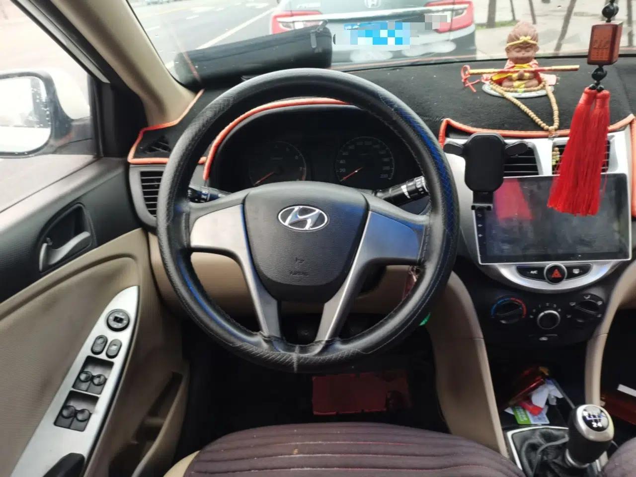 Hyundai Verna (older generation) 2014 1.4L Manual Smart GLS Trim — миниатюра 11