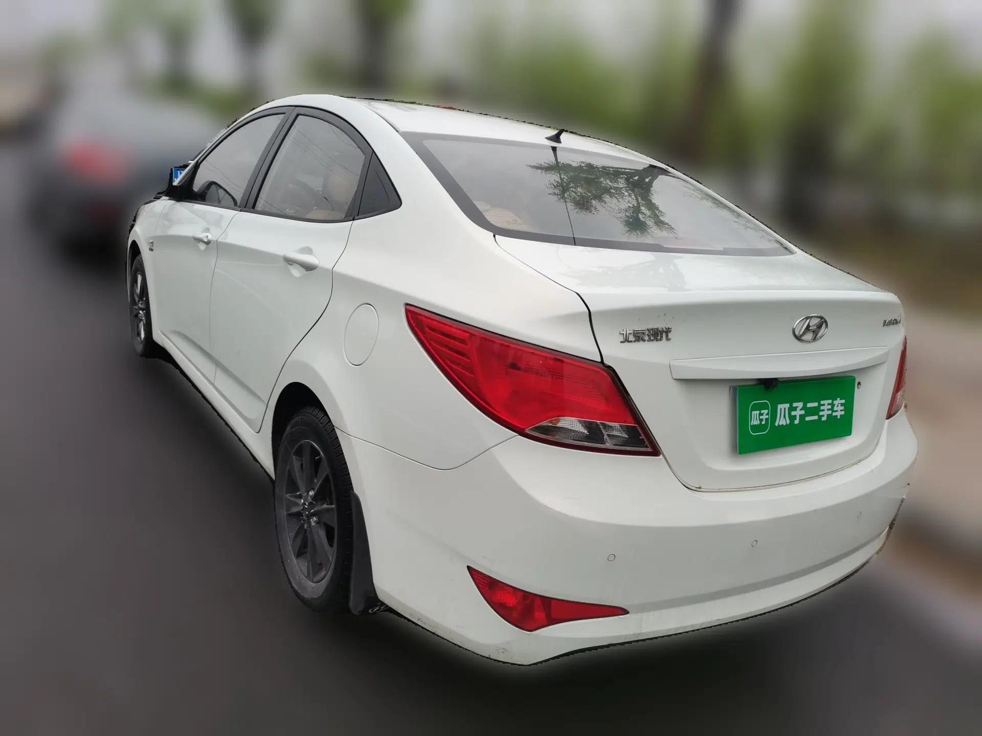 Hyundai Verna (older generation) 2014 1.4L Manual Smart GLS Trim — миниатюра 4