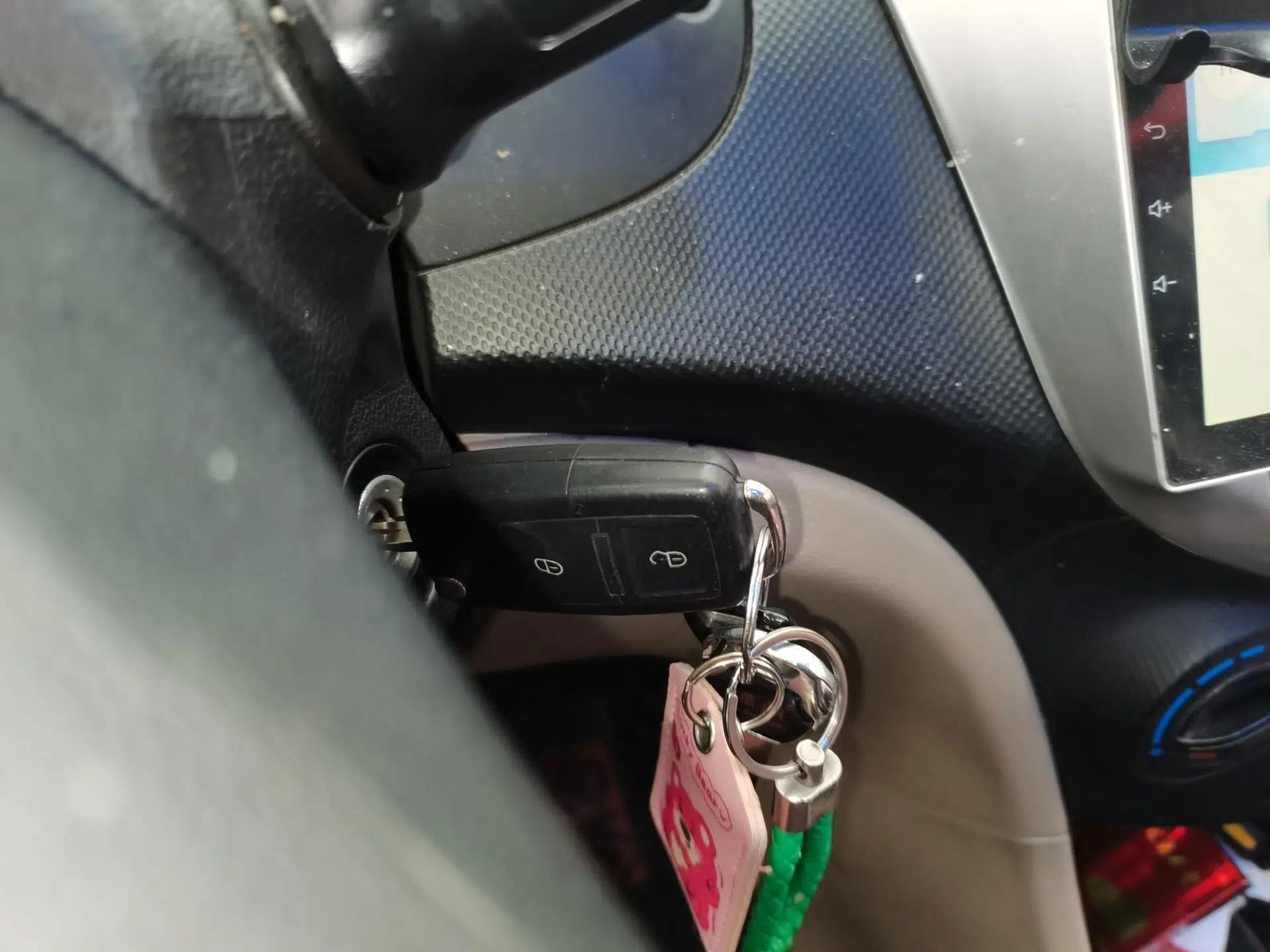 Hyundai Verna (older generation) 2014 1.4L Manual Smart GLS Trim — миниатюра 9