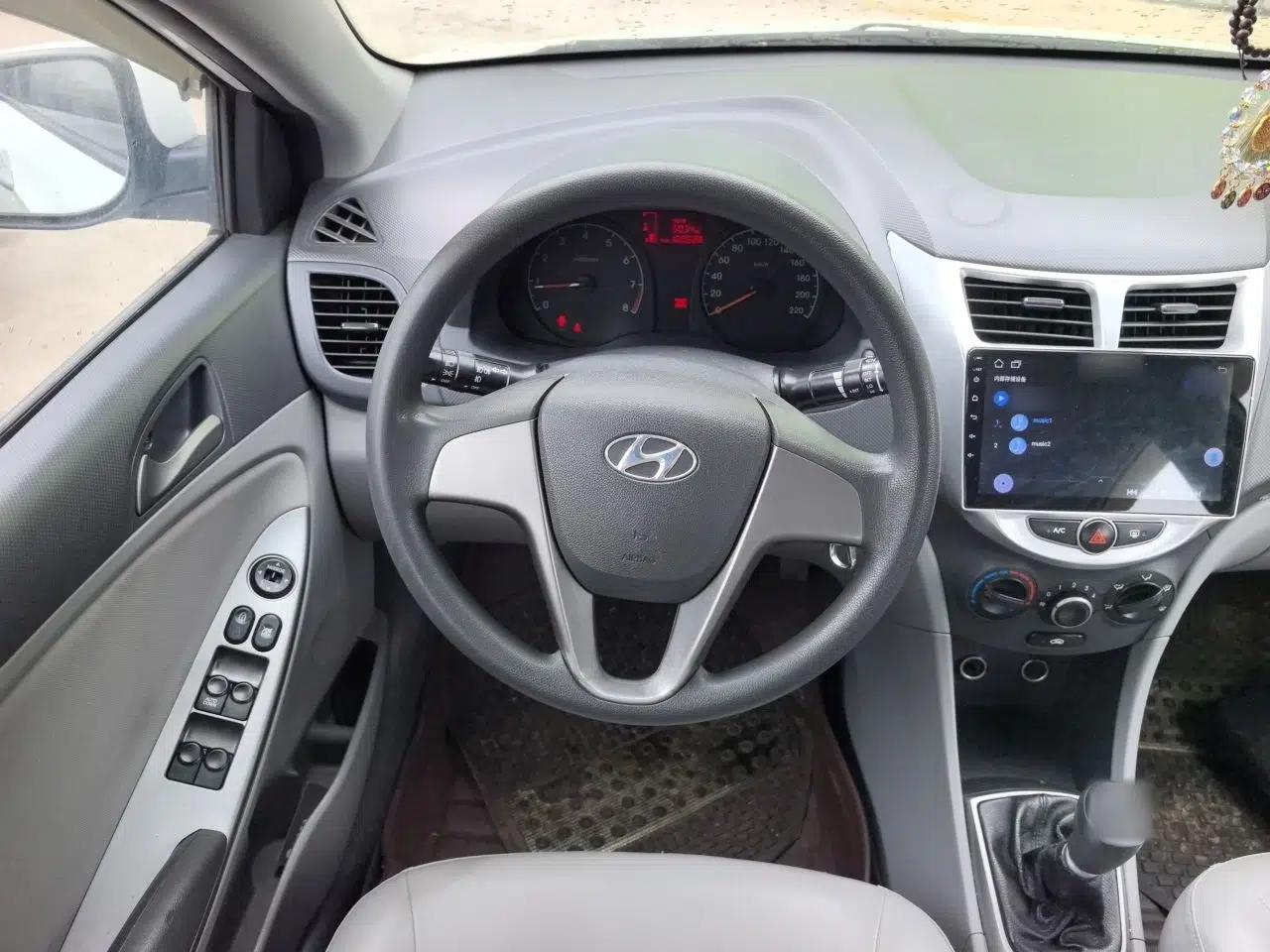 Hyundai Verna (older generation) 2016 1.4L Manual Smart GLS Trim — миниатюра 11