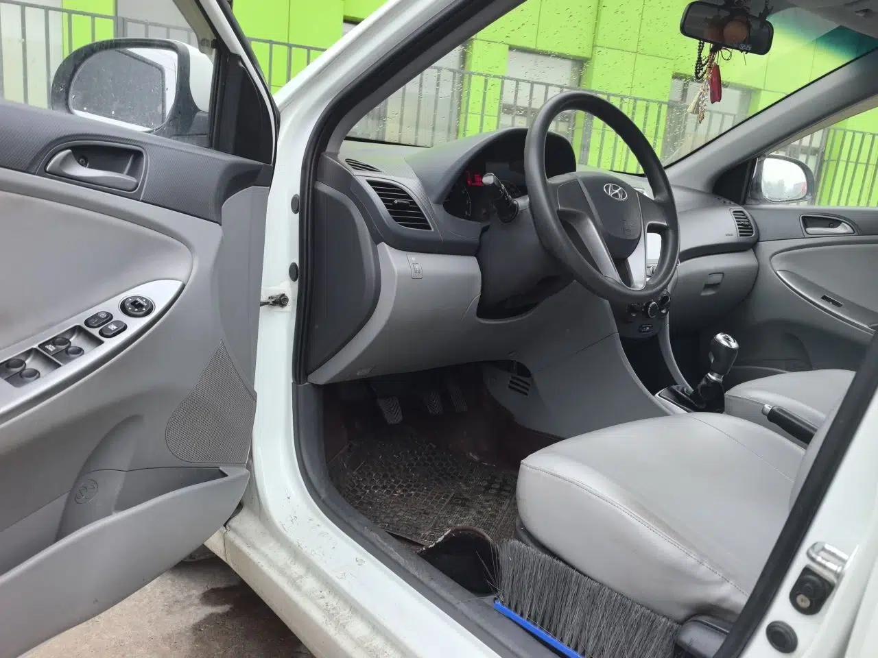Hyundai Verna (older generation) 2016 1.4L Manual Smart GLS Trim — миниатюра 17