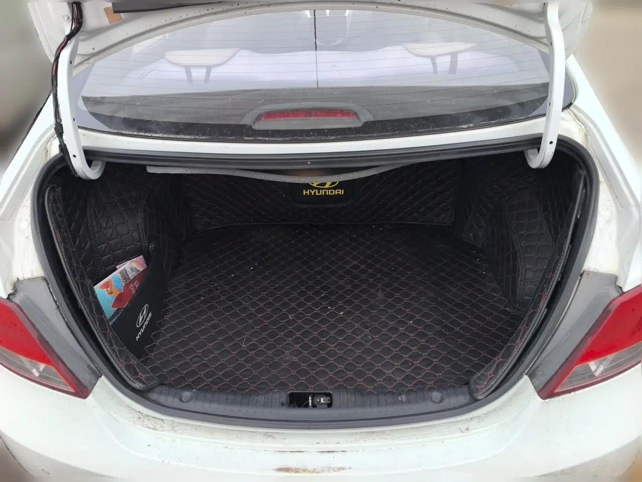 Hyundai Verna (older generation) 2016 1.4L Manual Smart GLS Trim — миниатюра 20