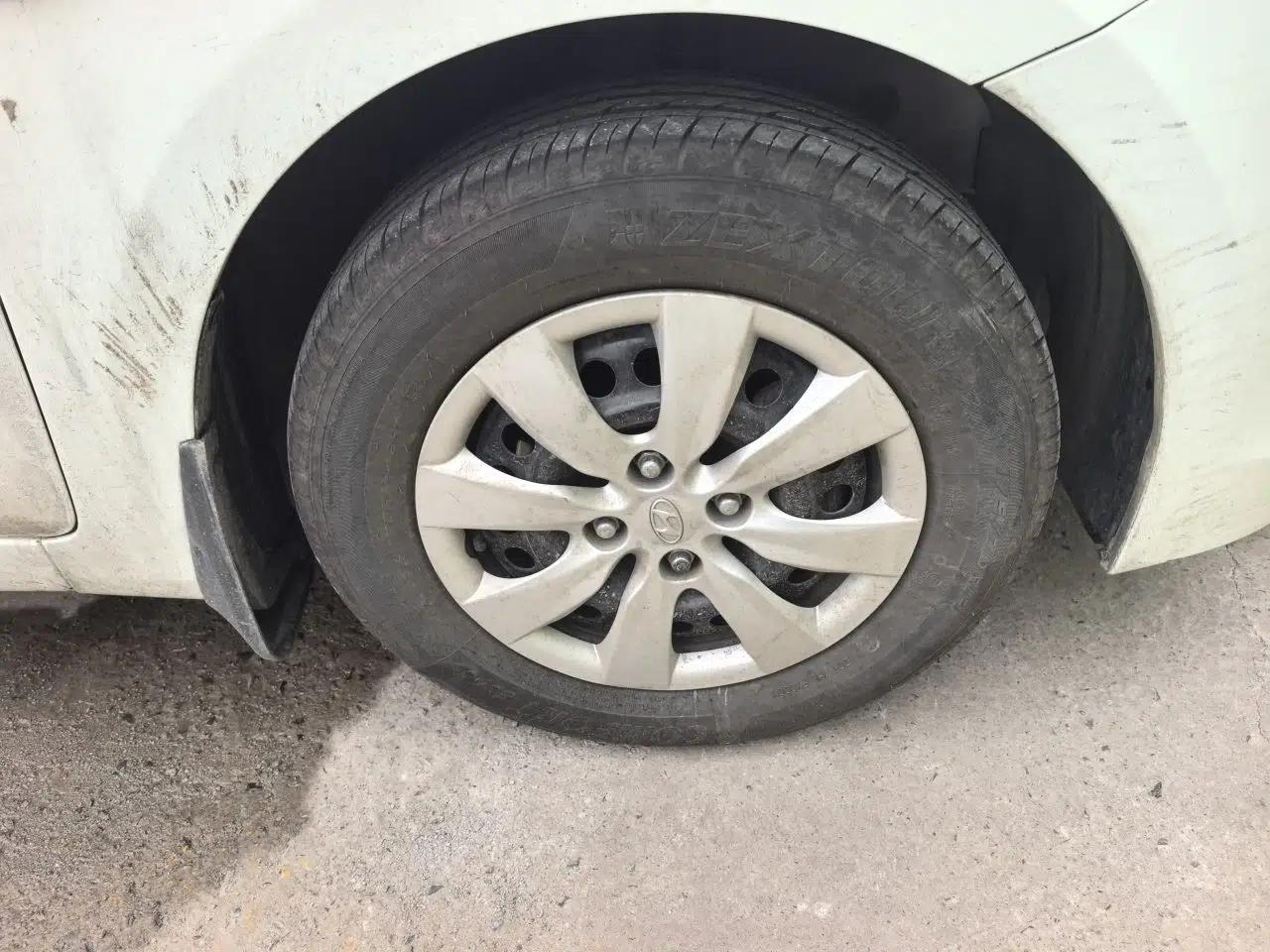 Hyundai Verna (older generation) 2016 1.4L Manual Smart GLS Trim — миниатюра 8