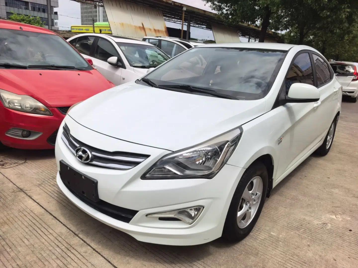 Hyundai Verna (older generation) 2016 1.4L Automatic Smart GLS — миниатюра 1