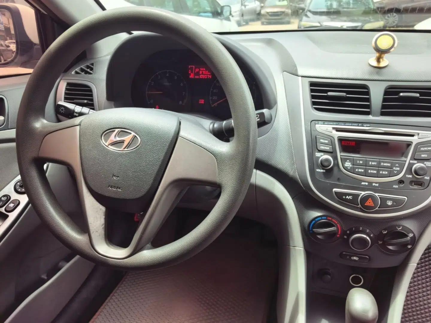 Hyundai Verna (older generation) 2016 1.4L Automatic Smart GLS — миниатюра 13