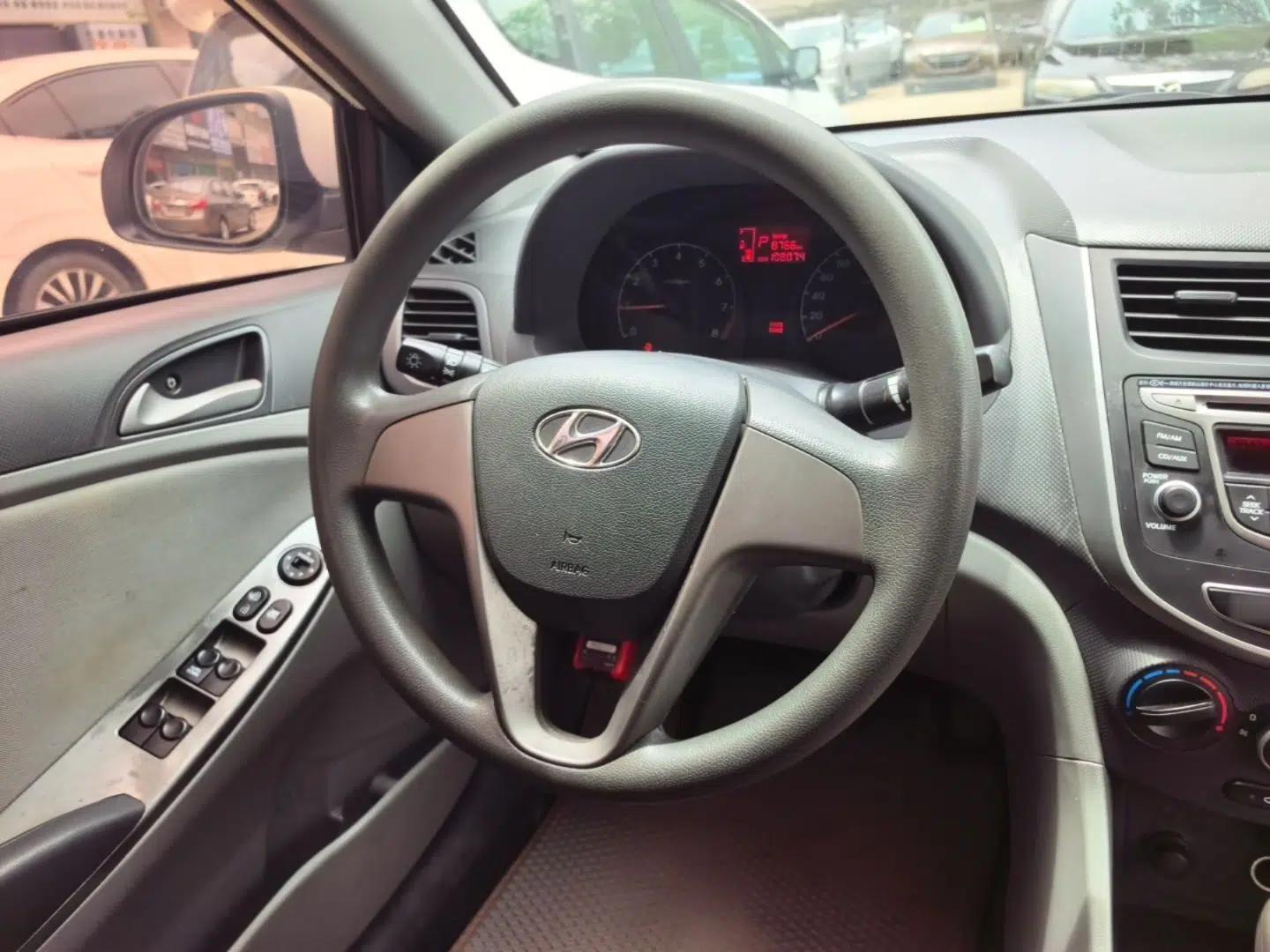 Hyundai Verna (older generation) 2016 1.4L Automatic Smart GLS — миниатюра 14