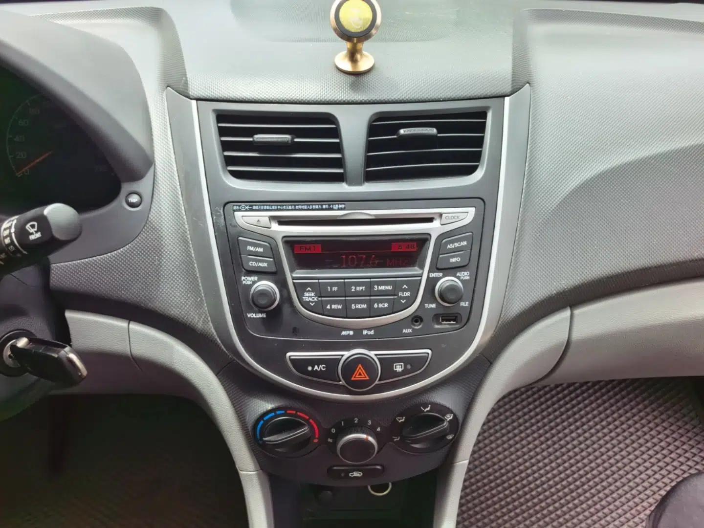 Hyundai Verna (older generation) 2016 1.4L Automatic Smart GLS — миниатюра 16