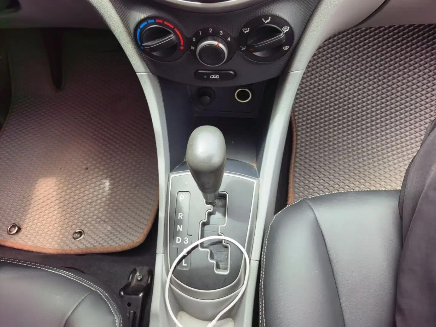Hyundai Verna (older generation) 2016 1.4L Automatic Smart GLS — миниатюра 17