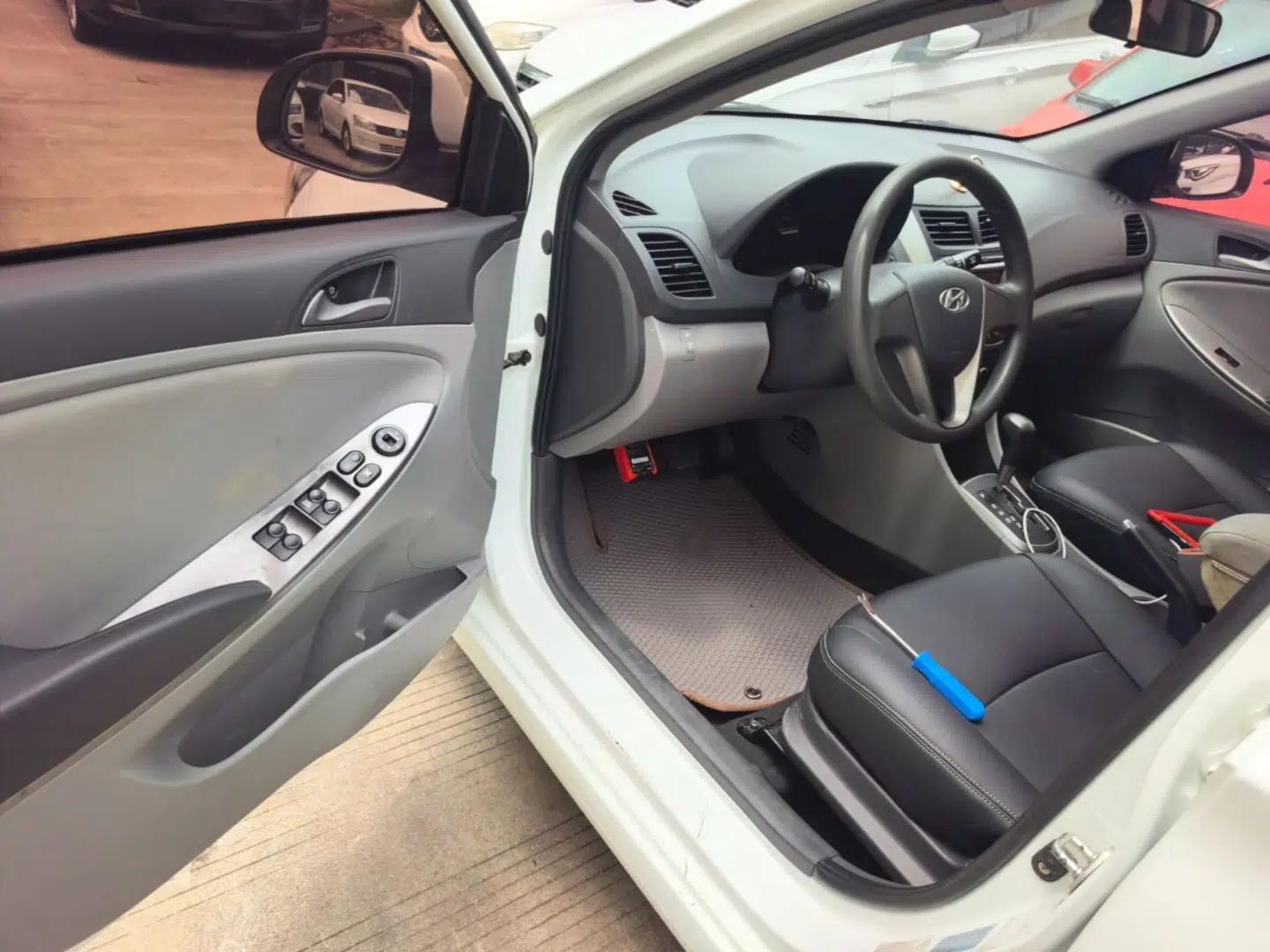 Hyundai Verna (older generation) 2016 1.4L Automatic Smart GLS — миниатюра 19