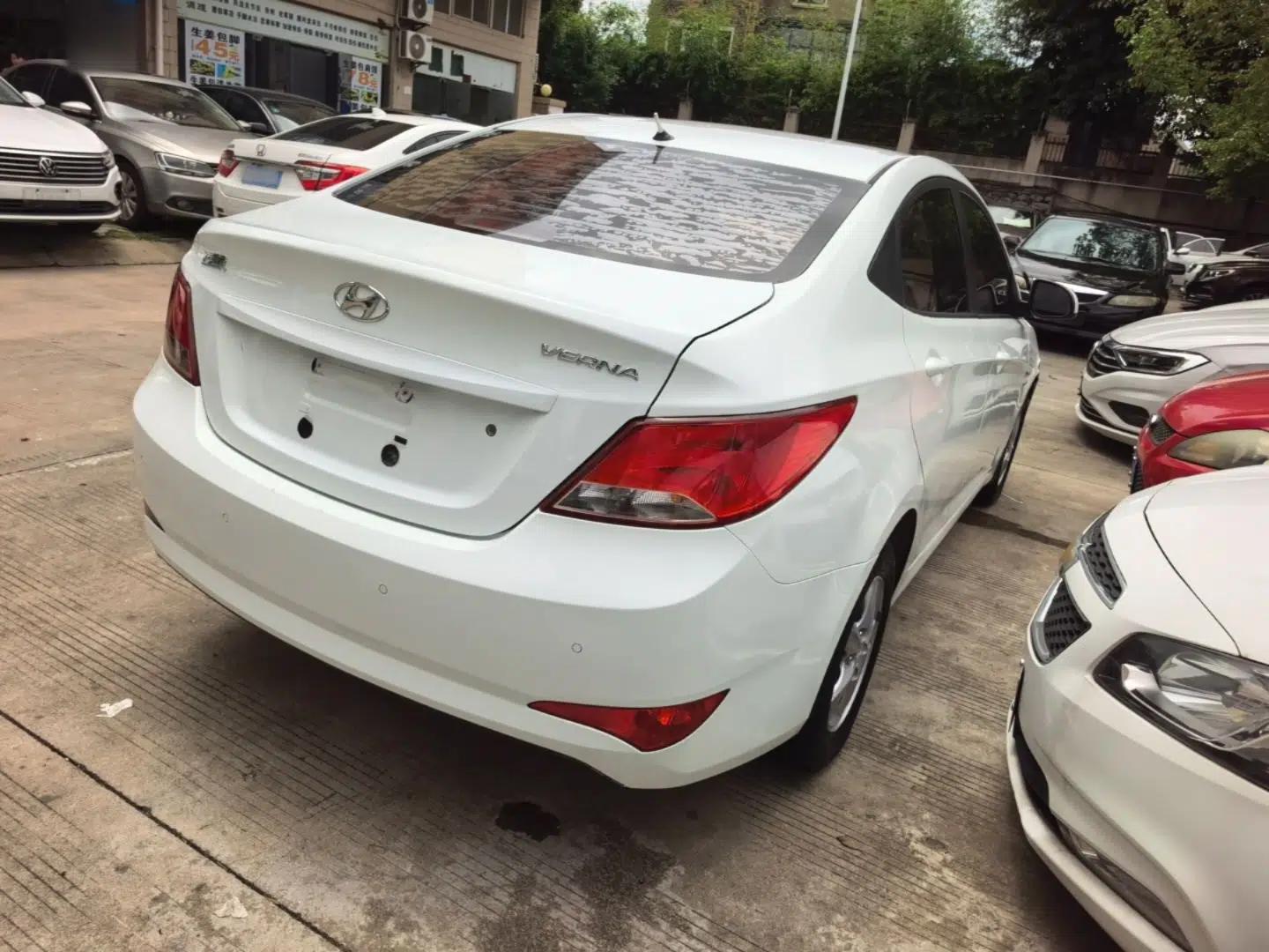 Hyundai Verna (older generation) 2016 1.4L Automatic Smart GLS — миниатюра 6