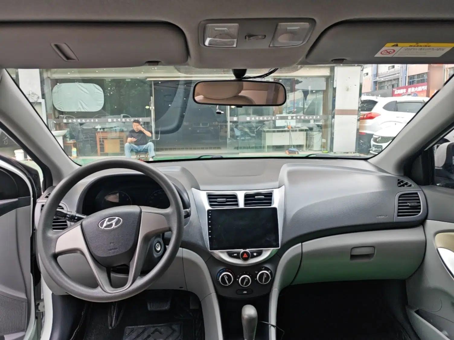 Hyundai Verna (older generation) 2016 1.4L Automatic Smart GLS — миниатюра 12