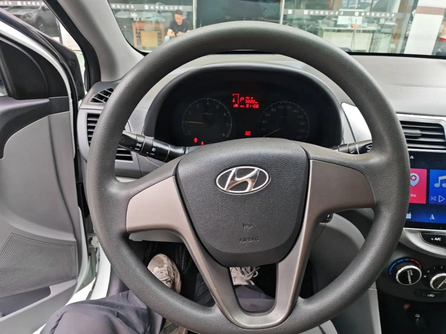 Hyundai Verna (older generation) 2016 1.4L Automatic Smart GLS — миниатюра 13