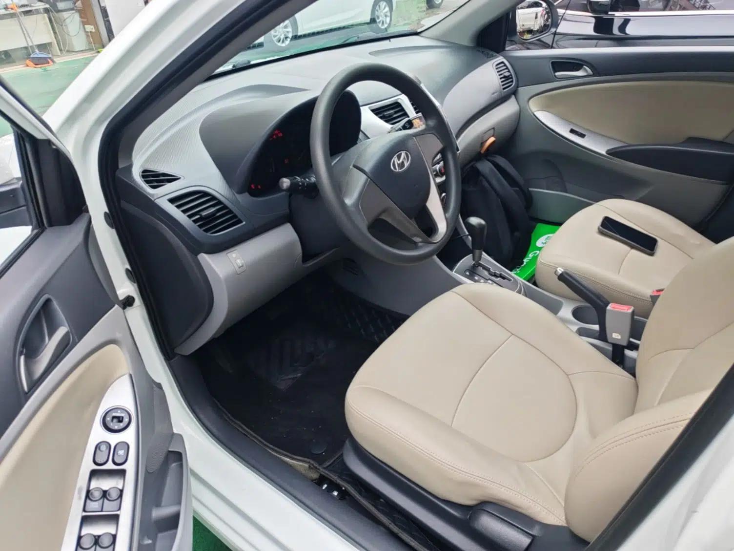Hyundai Verna (older generation) 2016 1.4L Automatic Smart GLS — миниатюра 17