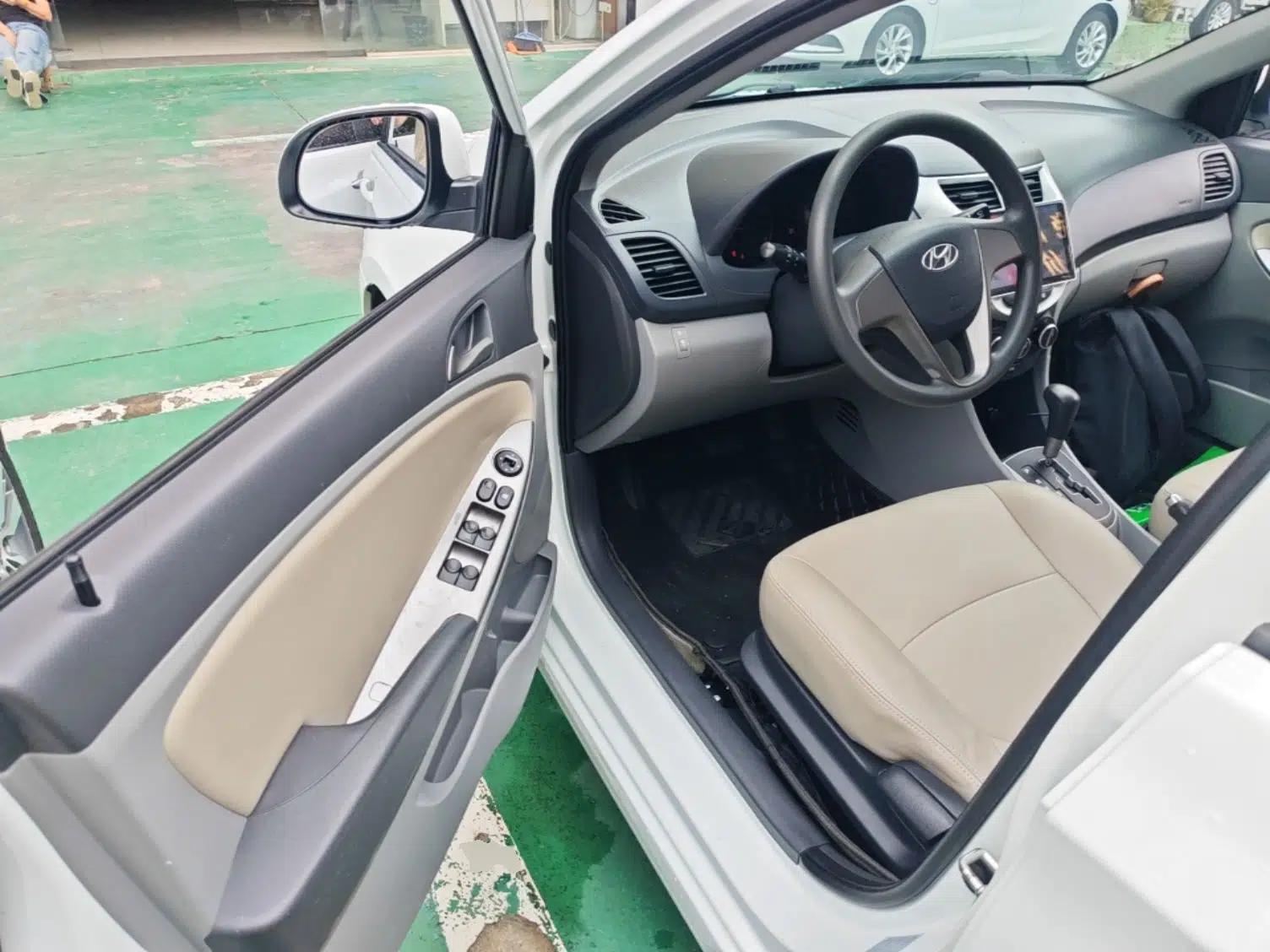 Hyundai Verna (older generation) 2016 1.4L Automatic Smart GLS — миниатюра 18
