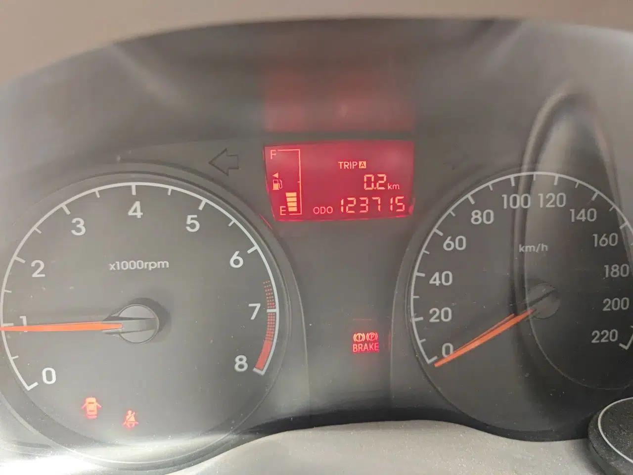 Hyundai Verna (older generation) 2010 Sedan 1.4L Manual Comfort GS — миниатюра 13