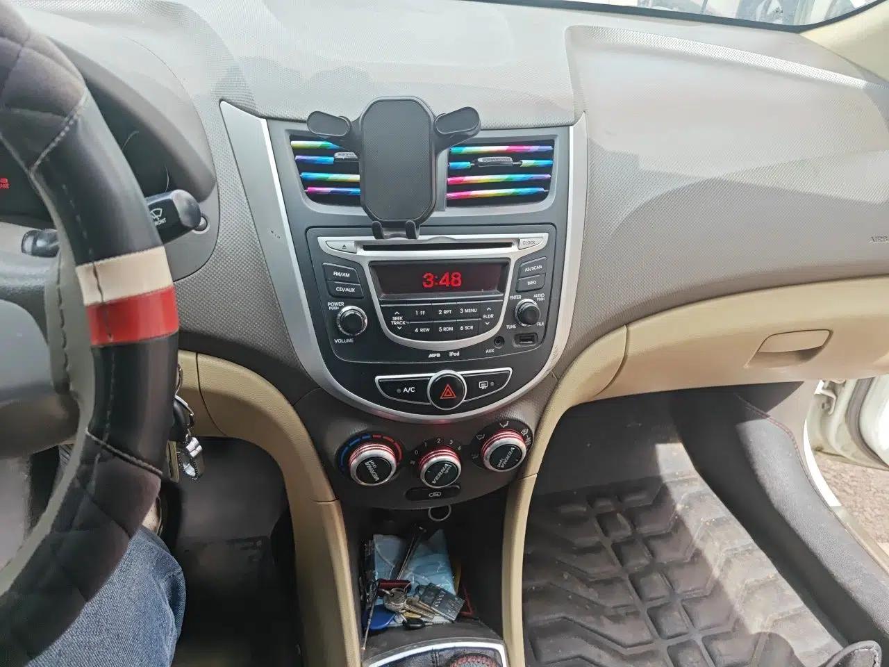 Hyundai Verna (older generation) 2010 Sedan 1.4L Manual Comfort GS — миниатюра 14