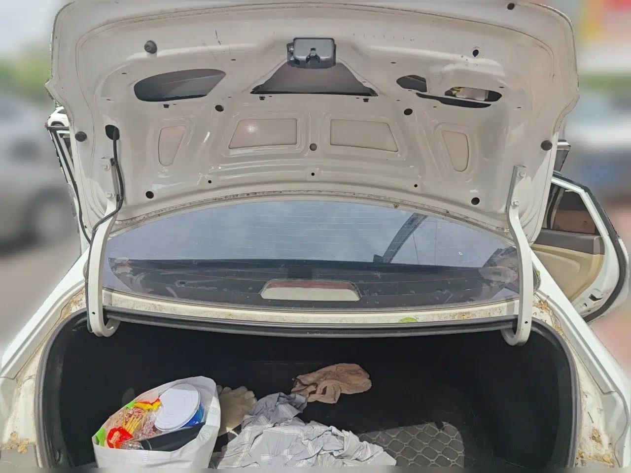 Hyundai Verna (older generation) 2010 Sedan 1.4L Manual Comfort GS — миниатюра 20