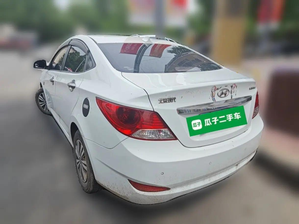 Hyundai Verna (older generation) 2010 Sedan 1.4L Manual Comfort GS — миниатюра 4