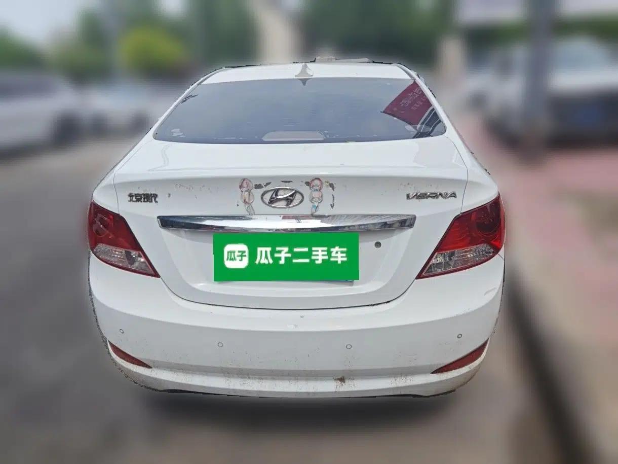 Hyundai Verna (older generation) 2010 Sedan 1.4L Manual Comfort GS — миниатюра 5