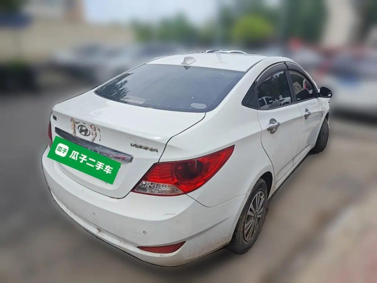Hyundai Verna (older generation) 2010 Sedan 1.4L Manual Comfort GS — миниатюра 6