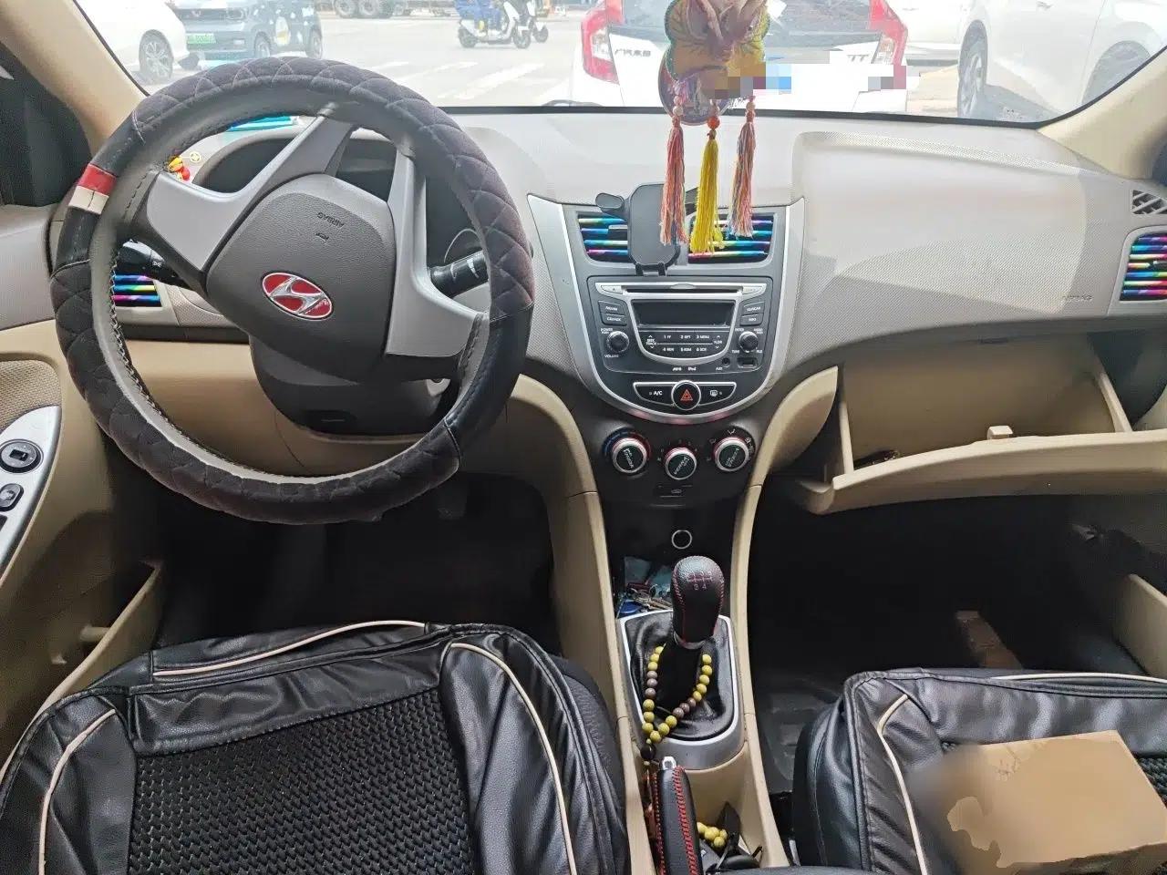 Hyundai Verna (older generation) 2010 Sedan 1.4L Manual Comfort GS — миниатюра 10