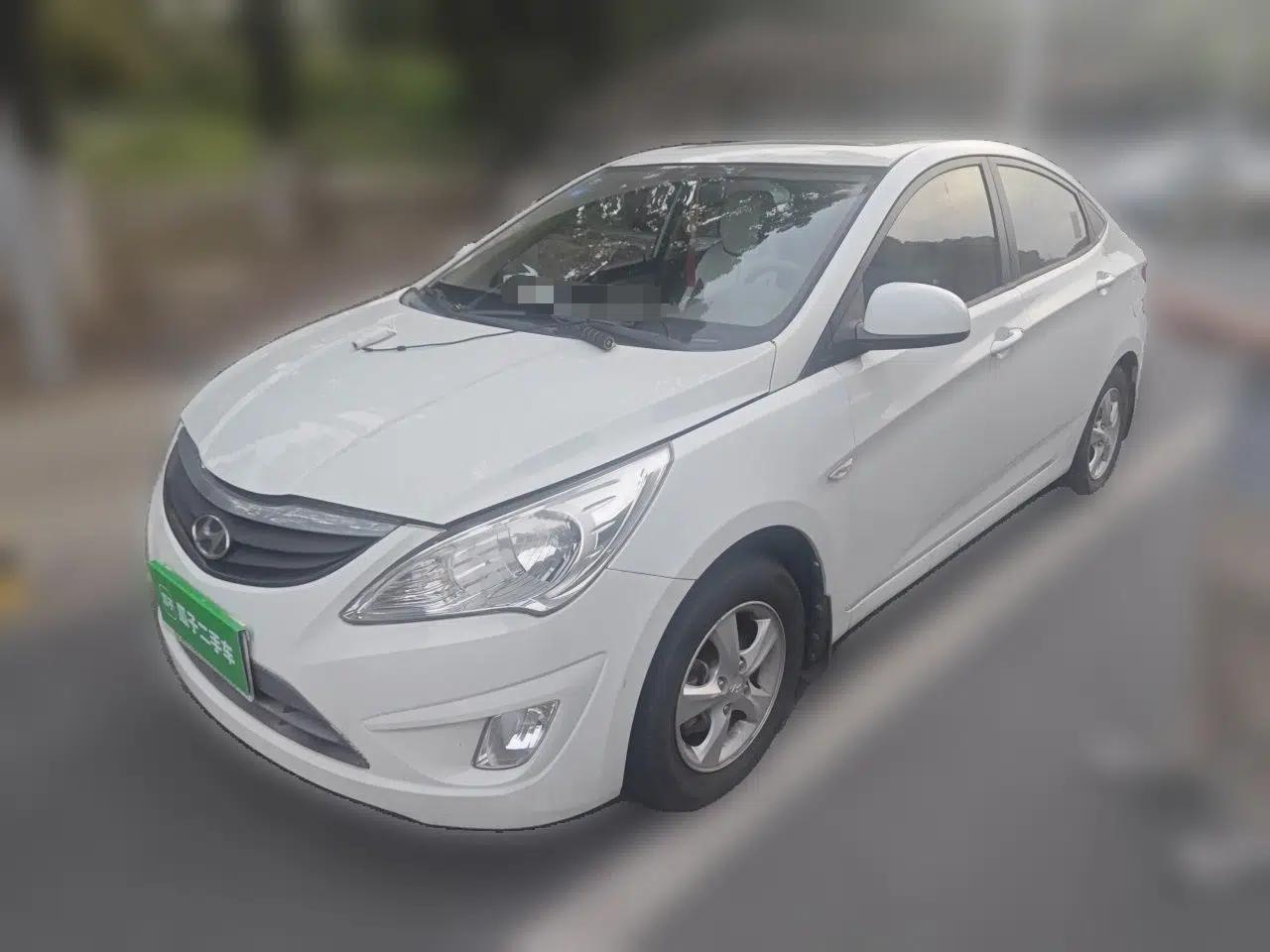 Hyundai Verna (older generation) 2010 Sedan 1.4L Automatic Fashionable GT Model — миниатюра 1