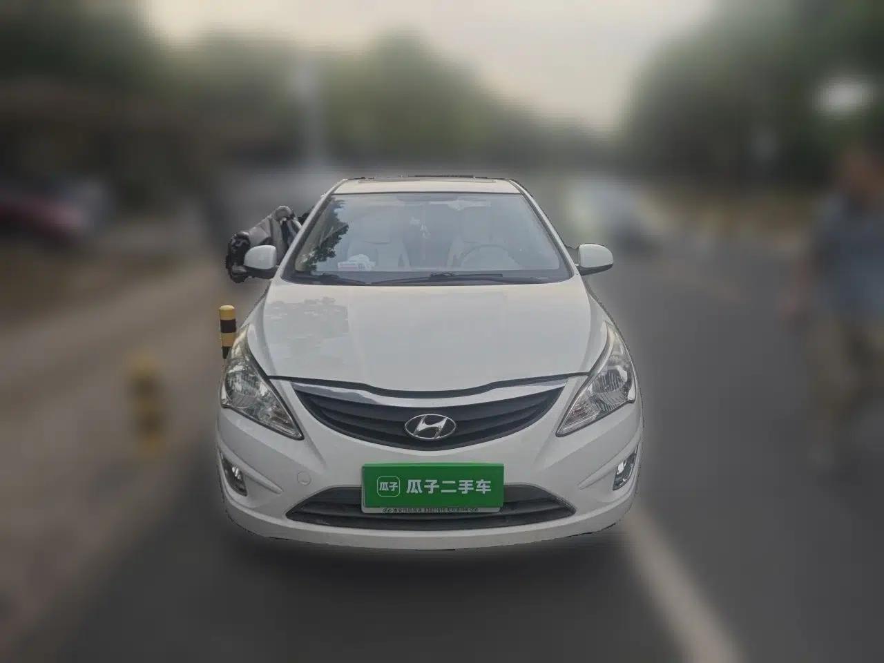 Hyundai Verna (older generation) 2010 Sedan 1.4L Automatic Fashionable GT Model — миниатюра 2