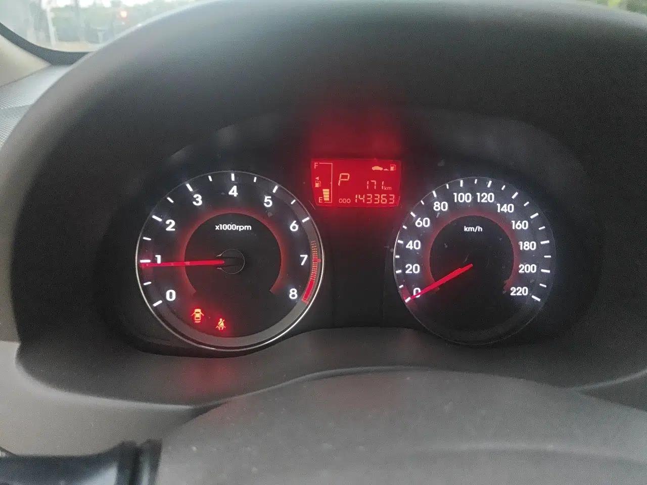 Hyundai Verna (older generation) 2010 Sedan 1.4L Automatic Fashionable GT Model — миниатюра 12