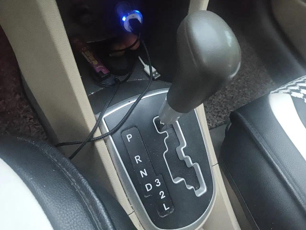 Hyundai Verna (older generation) 2010 Sedan 1.4L Automatic Fashionable GT Model — миниатюра 15