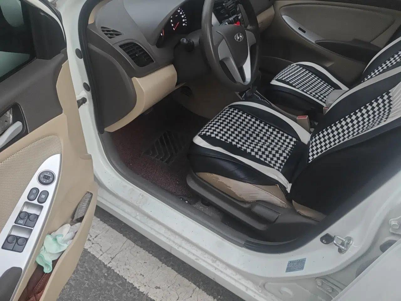 Hyundai Verna (older generation) 2010 Sedan 1.4L Automatic Fashionable GT Model — миниатюра 17