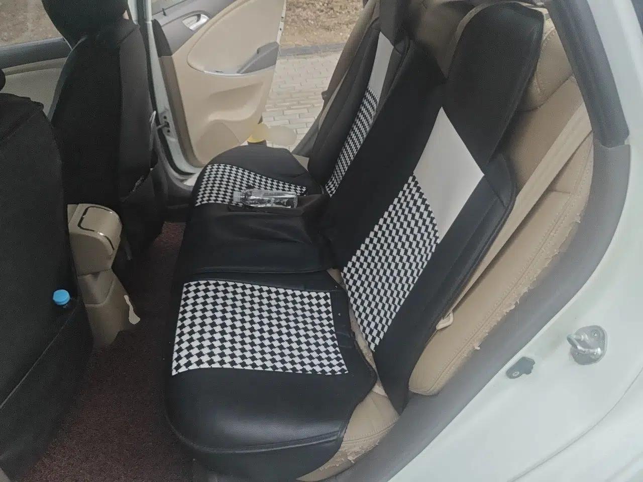 Hyundai Verna (older generation) 2010 Sedan 1.4L Automatic Fashionable GT Model — миниатюра 18
