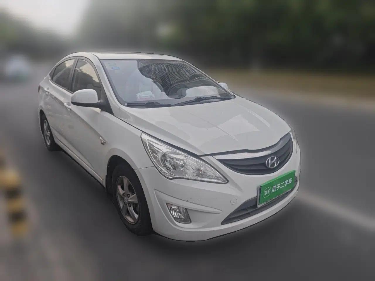 Hyundai Verna (older generation) 2010 Sedan 1.4L Automatic Fashionable GT Model — миниатюра 3