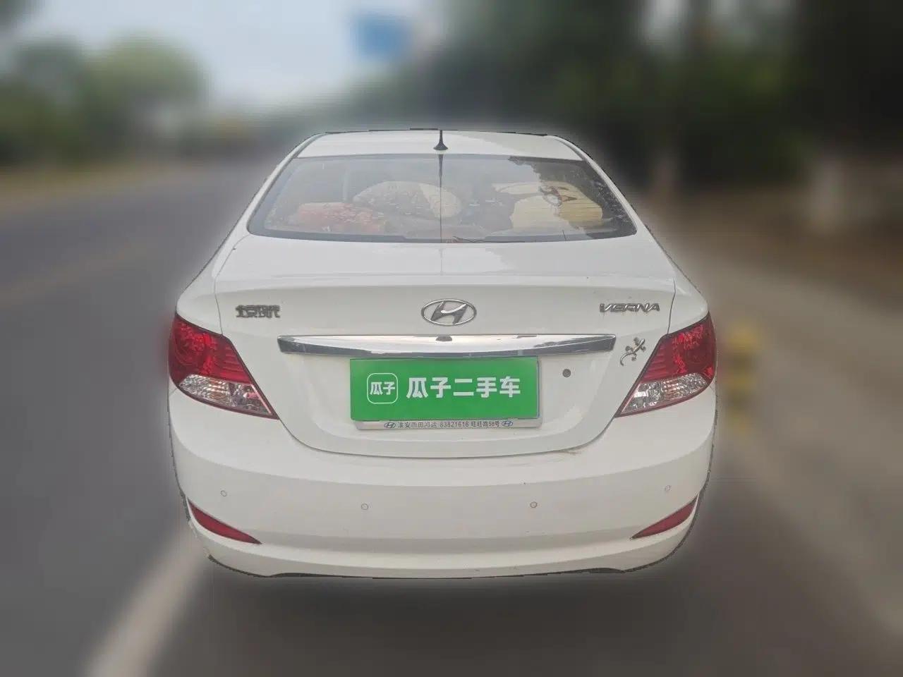 Hyundai Verna (older generation) 2010 Sedan 1.4L Automatic Fashionable GT Model — миниатюра 5