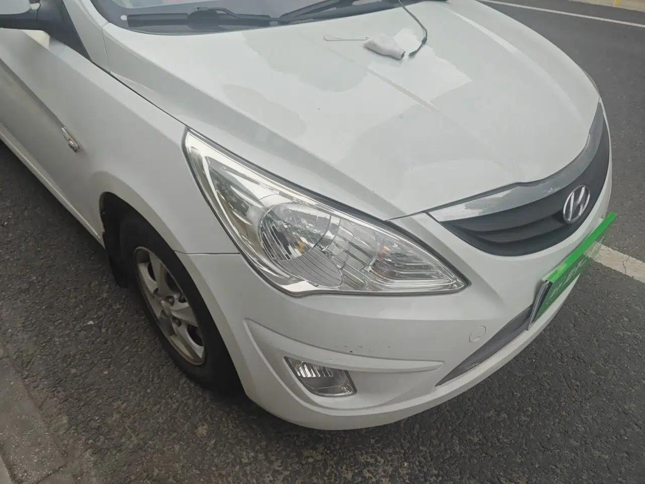Hyundai Verna (older generation) 2010 Sedan 1.4L Automatic Fashionable GT Model — миниатюра 7
