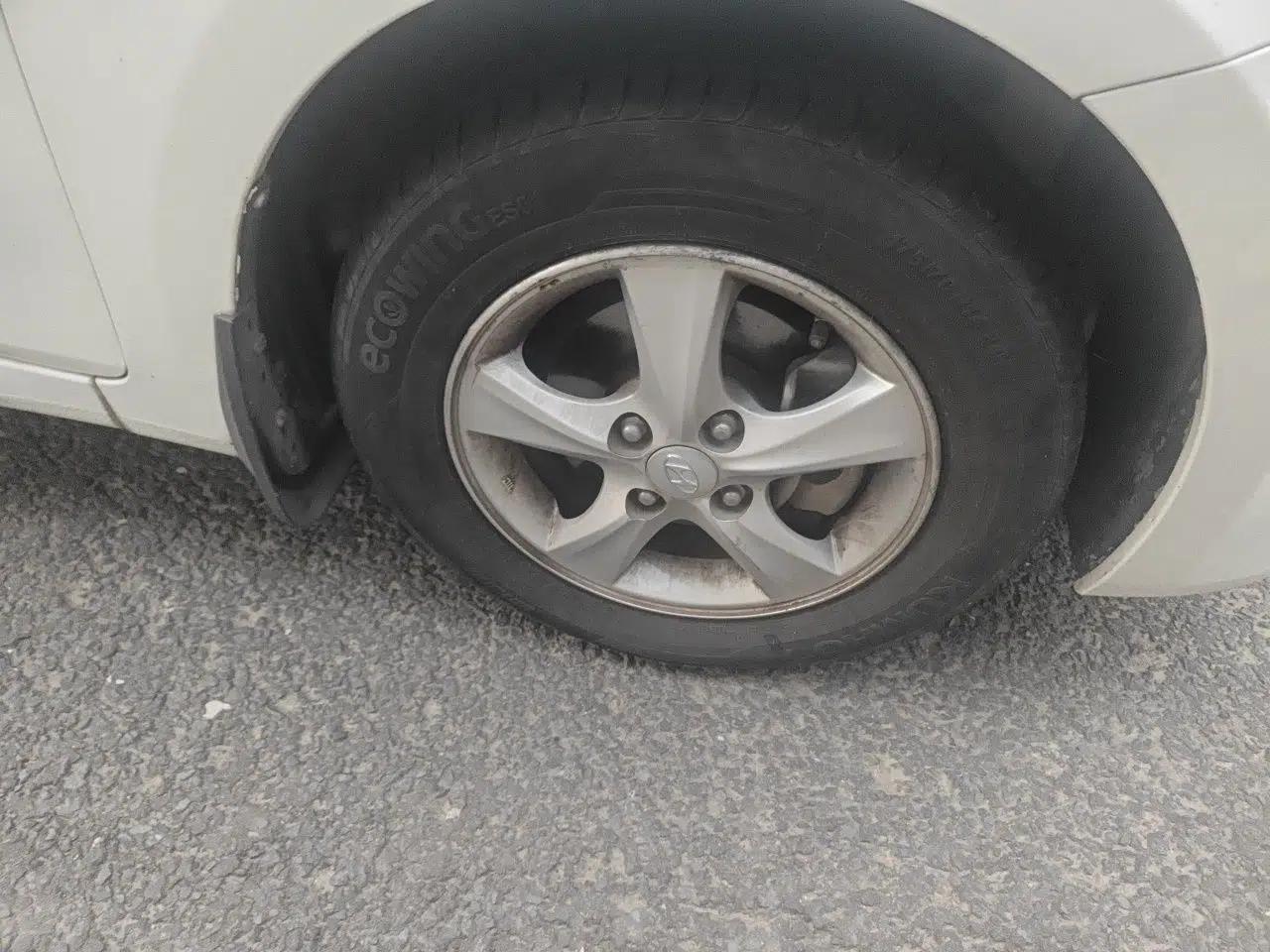 Hyundai Verna (older generation) 2010 Sedan 1.4L Automatic Fashionable GT Model — миниатюра 8