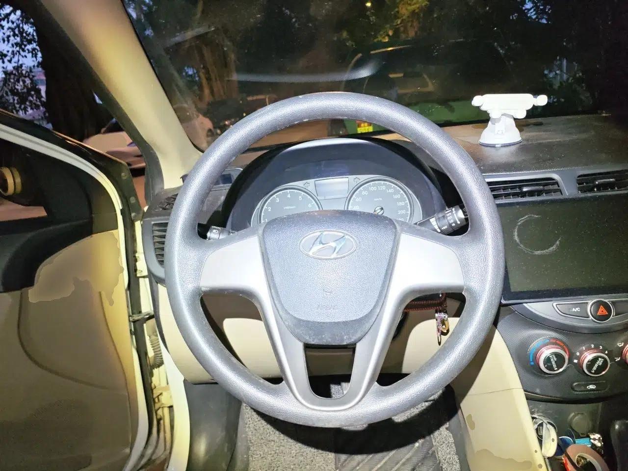 Hyundai Verna (older generation) 2014 1.4L Automatic Smart GLS — миниатюра 11