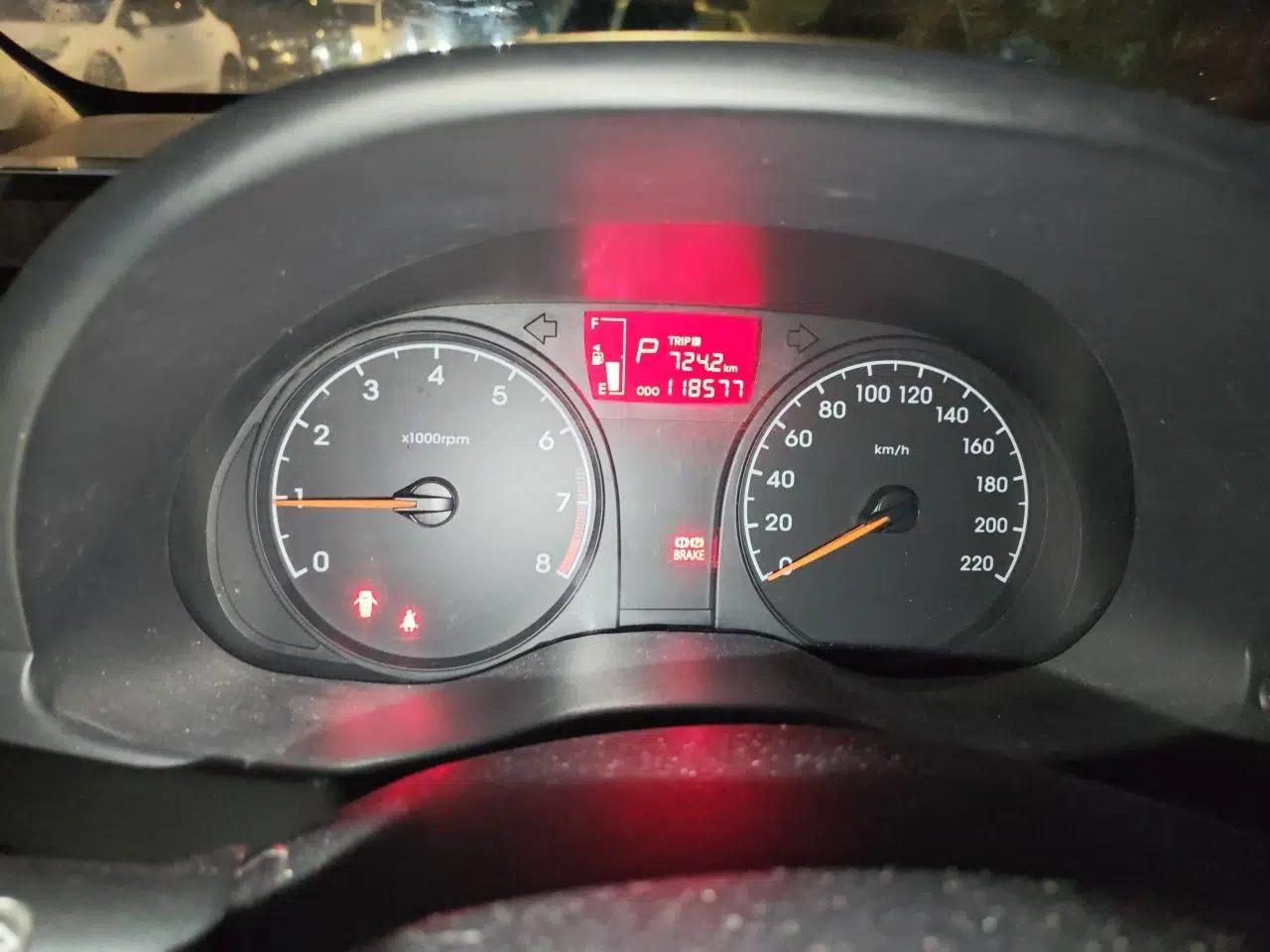 Hyundai Verna (older generation) 2014 1.4L Automatic Smart GLS — миниатюра 12