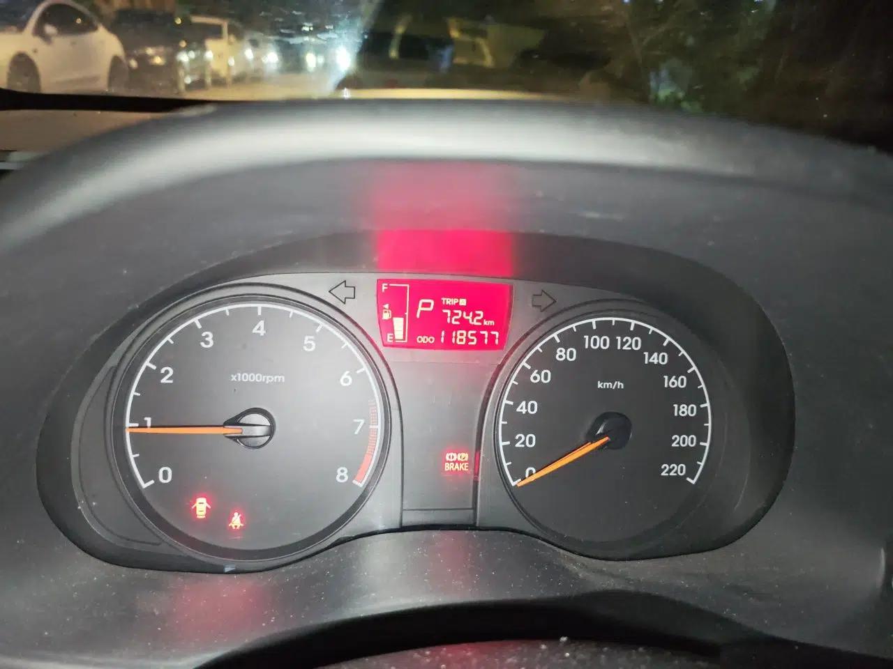 Hyundai Verna (older generation) 2014 1.4L Automatic Smart GLS — миниатюра 13