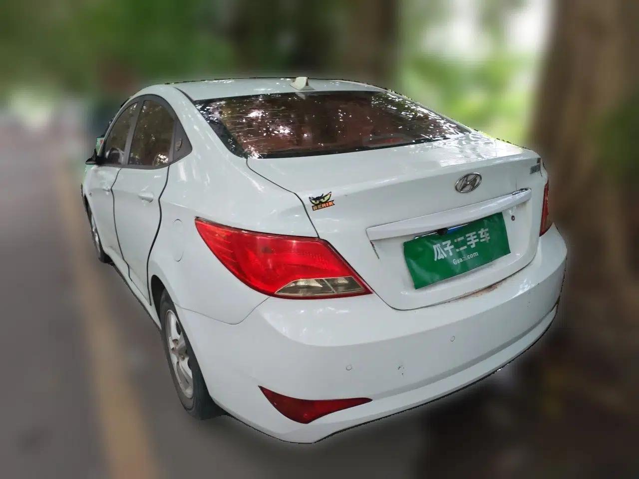 Hyundai Verna (older generation) 2014 1.4L Automatic Smart GLS — миниатюра 4