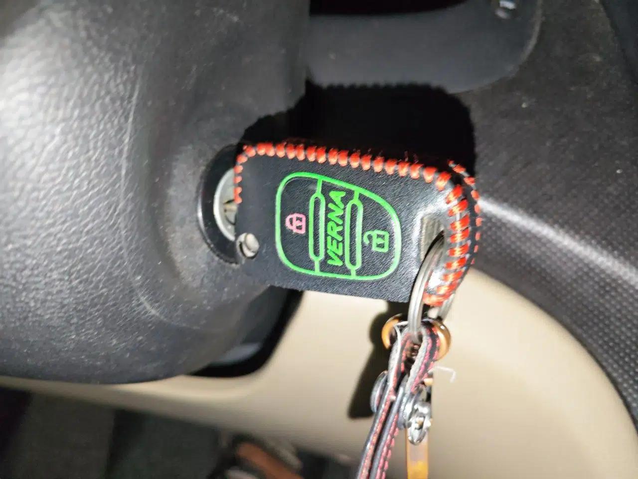 Hyundai Verna (older generation) 2014 1.4L Automatic Smart GLS — миниатюра 9