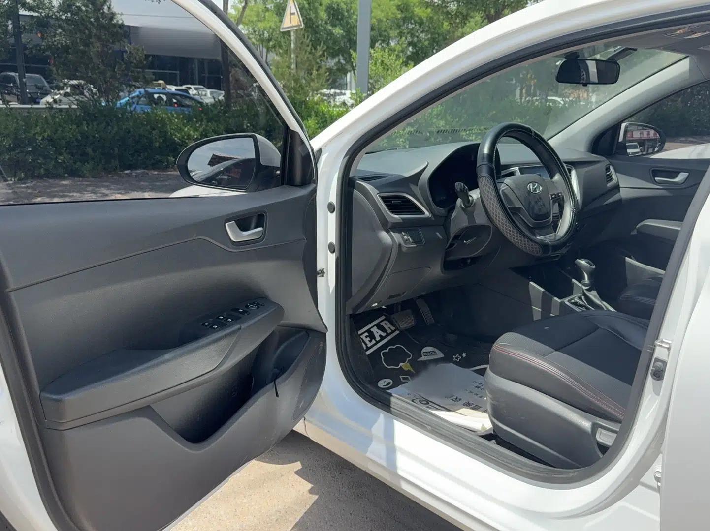 Hyundai Verna (new generation) 2016 1.4L Automatic Cool Edition GLS — миниатюра 15