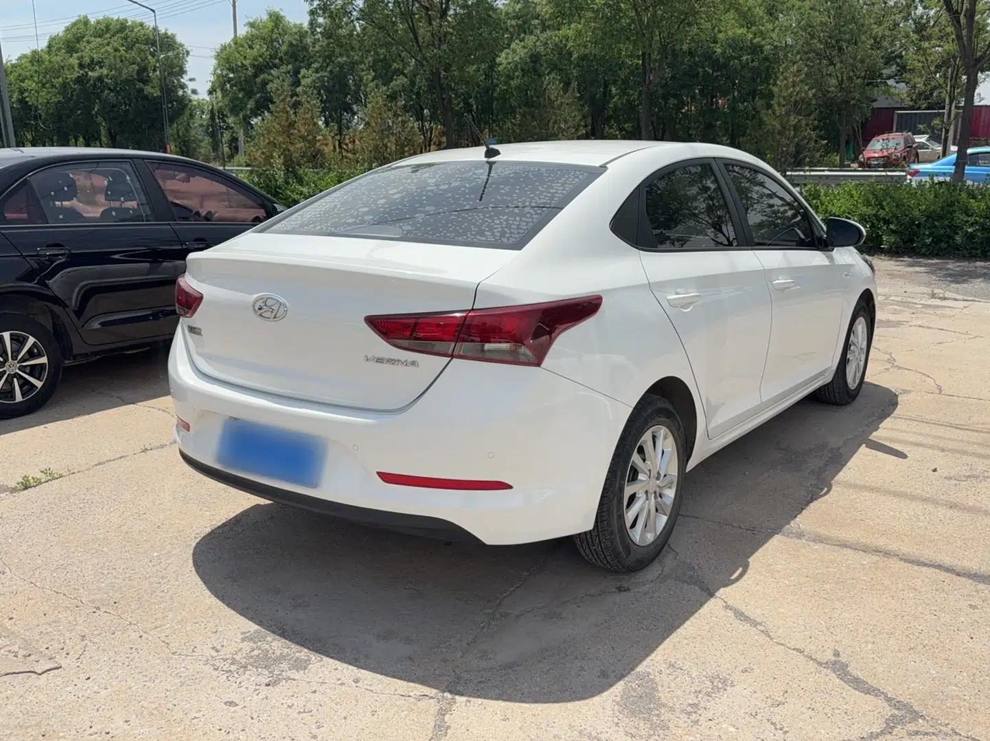 Hyundai Verna (new generation) 2016 1.4L Automatic Cool Edition GLS — миниатюра 4