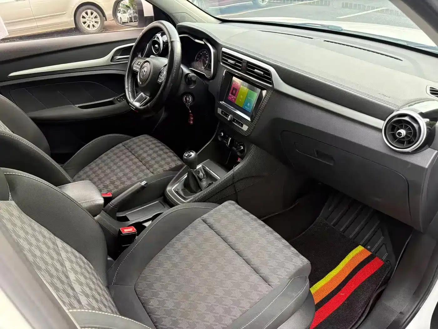 MG ZS 2020: A Global Bestseller with Over a Million Units, 1.5L Manual Transmission, 65-inch Panoramic Sunroof Edition — миниатюра 12