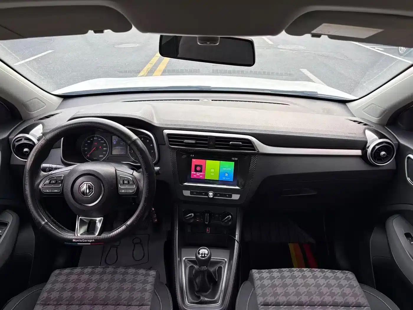 MG ZS 2020: A Global Bestseller with Over a Million Units, 1.5L Manual Transmission, 65-inch Panoramic Sunroof Edition — миниатюра 14