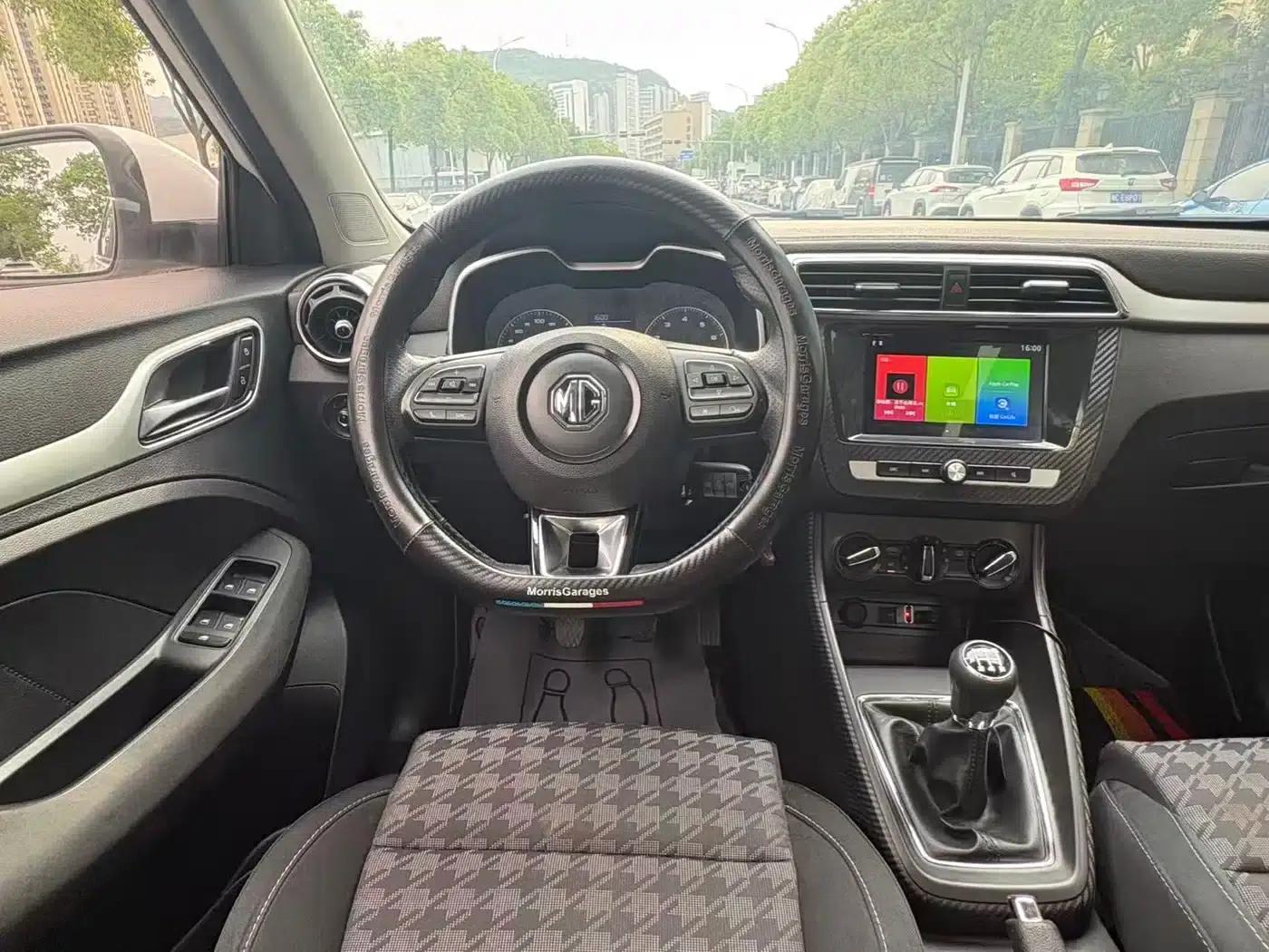 MG ZS 2020: A Global Bestseller with Over a Million Units, 1.5L Manual Transmission, 65-inch Panoramic Sunroof Edition — миниатюра 17